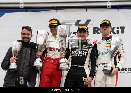 Formel 4 Knockhill Sunday Podium James Higgins, DEAGEN FAIRCLOUGH und James Piszcyk Stockfoto