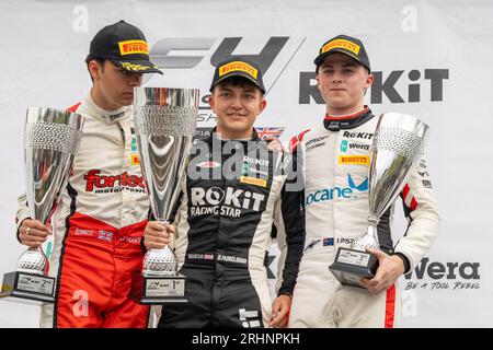 Formel 4 Knockhill Sunday Podium James Higgins, DEAGEN FAIRCLOUGH und James Piszcyk Stockfoto