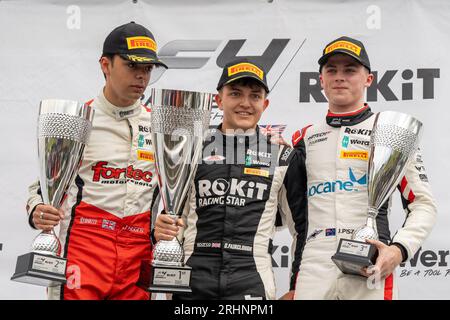 Formel 4 Knockhill Sunday Podium James Higgins, DEAGEN FAIRCLOUGH und James Piszcyk Stockfoto