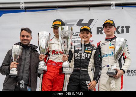 Formel 4 Knockhill Sunday Podium James Higgins, DEAGEN FAIRCLOUGH und James Piszcyk Stockfoto