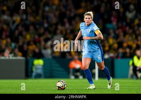 Sydney, Australien, 16. August 2023: Millie Bright (6 England) kontrolliert den Ball während des Halbfinalspiels der FIFA Womens World Cup 2023 zwischen Australien und England im Stadion Australia in Sydney, Australien. (Daniela Porcelli / SPP) Stockfoto
