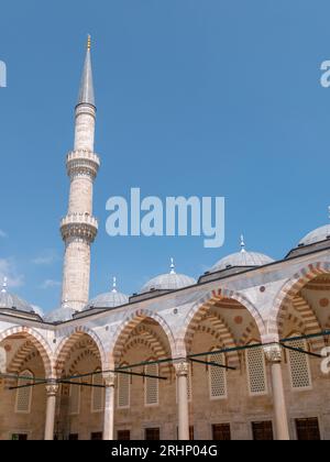 Sultan Ahmed Moschee, auch bekannt als Blaue Moschee, Istanbul, Türkei - Blick vom Innenhof Stockfoto