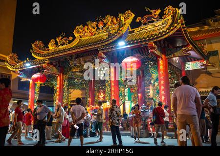 Bangkok, Thailand - 22. Januar 2023: People at Kuan Yim Schrein in Bangkok, Thailand. Stockfoto