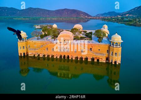 Indien, Bundesstaat Rajasthan, Jaipur, UNESCO-Weltkulturerbe, man Sagar See, Luftaufnahme des JAL Mahal Palastes (Luftaufnahme), Sommer p Stockfoto