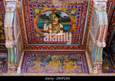 Indien, Rajasthan, Shekhawati Region, Mandawa Dorf, Malerei auf der Fassade eines alten Haveli Stockfoto