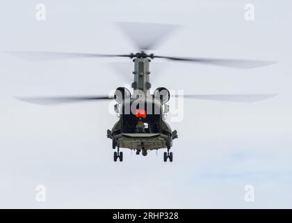 RAF Chinook zeigt das Team von RAF Odiham auf der Royal International Air Tattoo 2023 Stockfoto