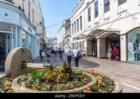 Traditioneller Apfel-Zerkleinerer auf der King Street (Rue de Derrière), St. Helier, Jersey, Kanalinseln Stockfoto