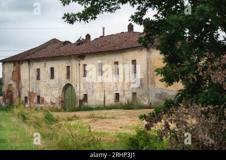 Altes Bauernhaus in der Nähe von Novi Ligure, Provinz Alessandria, Piemont, Italien Stockfoto