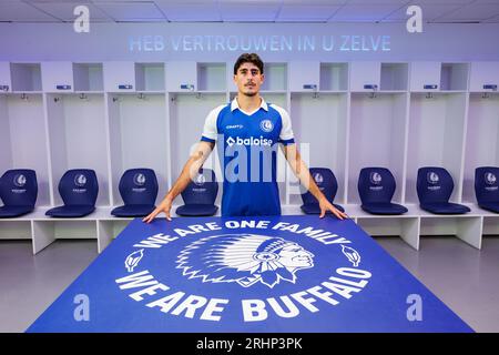 Gent, Belgien. August 2023. Gents neuer Spieler Omri Gandelman posiert, nachdem er am Freitag, den 18. August 2023, einen Vertrag mit der belgischen Fußballmannschaft KAA Gent unterzeichnet hat. BELGA PHOTO KURT DESPLENTER Credit: Belga News Agency/Alamy Live News Stockfoto