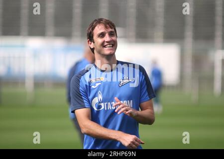 Sankt Petersburg, Russland. August 2023. Mario Fernandes (6), ein Fußballspieler des Zenit Football Club bei einem medialen Training in Sankt Petersburg, bevor es zum Spiel der 5. Runde der russischen Premier League, Spartak Moskau - Zenit Sankt Petersburg, kam. Quelle: SOPA Images Limited/Alamy Live News Stockfoto