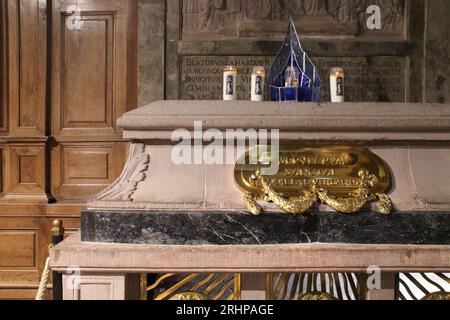 Grab in einer Kapelle (sainte-odile) in einem Kloster in Le mont-sainte-odile im elsass (frankreich) Stockfoto