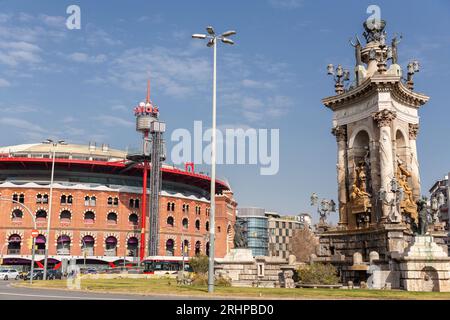 Barcelona, Spanien - 11. FEBRUAR 2022: Der Placa d'Espanya ist einer der wichtigsten Plätze Barcelonas, erbaut für die Barcelona International Exposition 1929. Stockfoto