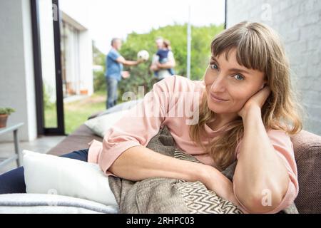 Mittlere gealterte Frau Stockfoto