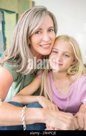 Großmutter und Enkelin Stockfoto