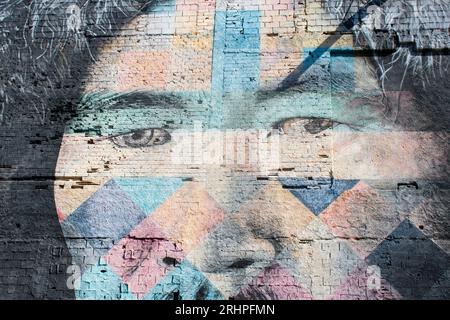 Rio de Janeiro, Brasilien: Die Skyline der Stadt mit Blick auf die Mural das Etnias, genannt We Are All One, die von dem brasilianischen Künstler Eduardo Kobra für die Olympischen Spiele 2016 in Rio geschaffen wurde Stockfoto