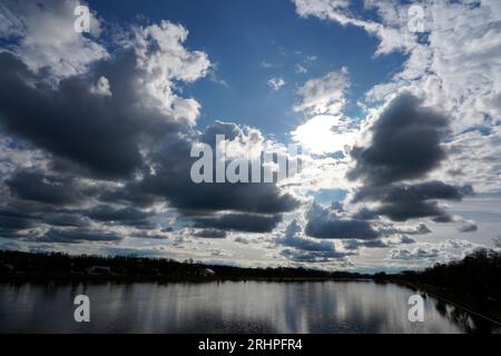 Deutschland, Bayern, Oberbayern, Neuötting, Inn, schlechte Wetterwolken Stockfoto