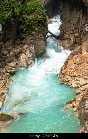 Der Wasserfallweg, im zugänglichen unteren Teil der Leutascher Geisterklamm-Schlucht Stockfoto