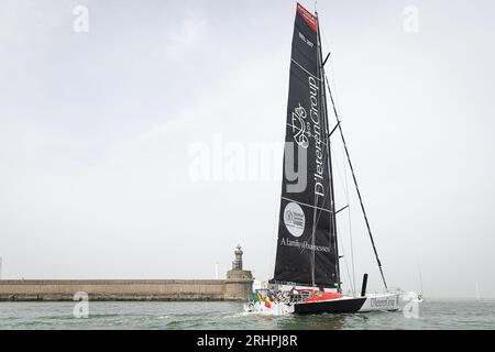 Zeebrugge, Belgien. August 2023. Die Abbildung zeigt die Segelyacht des belgischen Seemanns Denis Van Weynbergh für das Projekt „Vendee Globe 2024“, das von der D¿Ietern Group am Freitag, den 18. August 2023 in Zeebrugge gesponsert wurde. Der 2024-2025 Vendee Globe ist ein Non-Stop-Rennen um die Welt der Yachten der IMOCA 60-Klasse, die nur von einer Person besetzt sind. Es wird die zehnte Auflage des Rennens sein und startet und endet in Les Sables-d'Olonne, Frankreich. Der belgische Denis Van Weynbergh wird an der Veranstaltung teilnehmen. BELGA FOTO JAMES ARTHUR GEKIERE Credit: Belga News Agency/Alamy Live News Stockfoto