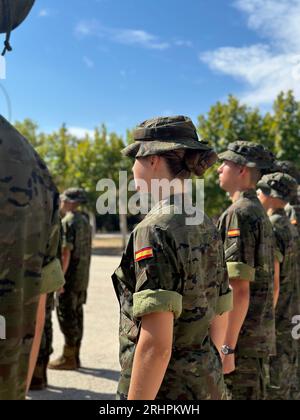 Zaragoza, Madrid, Spanien. August 2023. Kronprinzessin Leonor während ihres ersten Tages in Uniform an der General Military Academy am 18. August 2023 in Zaragoza, Spanien (Bild: © Jack Abuin/ZUMA Press Wire) NUR REDAKTIONELLE VERWENDUNG! Nicht für kommerzielle ZWECKE! Quelle: ZUMA Press, Inc./Alamy Live News Stockfoto