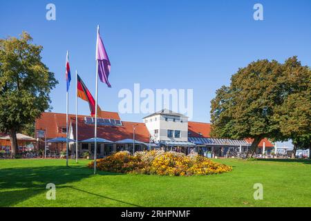 Promenade mit Geschäften, Steinhude, Wunstorf, Niedersachsen, Deutschland, Europa Stockfoto