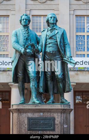 Deutsches Nationaltheater, Goethe-Schiller-Denkmal, Weimar, Thüringen, Deutschland, Europa Stockfoto