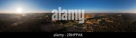 Deutschland, Thüringen, Masserberg, Straßen, Rennsteig, Wald, Berge, Täler, Sonne, Morgenlicht, Übersicht, Luftaufnahme, teilweise Hintergrundbeleuchtung, 36°-Panorama Stockfoto