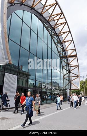 Das Palais Ephereme, eine temporäre Ausstellungshalle im Champ de Mars, Paris, um temporäre Ausstellungen zu beherbergen, während das Grand Palais renoviert wird Stockfoto