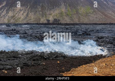 Lavafelder, kurz nach dem Vulkanausbruch „Fagradallsfjall“. Keilir / Litli-Hrútur Region. Stockfoto