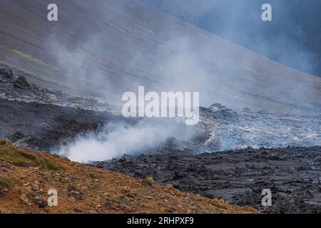 Lavafelder, kurz nach dem Vulkanausbruch „Fagradallsfjall“. Keilir / Litli-Hrútur Region. Stockfoto