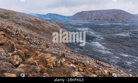 Lavafelder, kurz nach dem Vulkanausbruch „Fagradallsfjall“. Keilir / Litli-Hrútur Region. Stockfoto