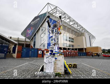 Leeds, Großbritannien. August 2023. Billy Bremner Statue vor dem Sky Bet Championship Match in Elland Road, Leeds. Auf dem Bild sollte stehen: Gary Oakley/Sportimage Credit: Sportimage Ltd/Alamy Live News Stockfoto