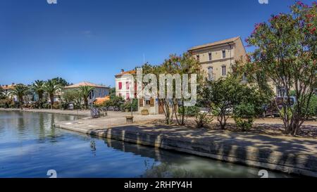 Canal du Midi in Sallèles d'Aude. Der Kanal wurde 1681 fertiggestellt. Entworfen von Pierre-Paul Riquet. Gehört zum UNESCO-Weltkulturerbe. Stockfoto