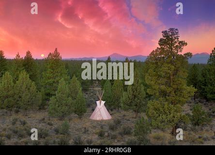 M) Tipi, Rancho las Hierbas, Bend, Zentral-Oregon, Oregon, USA Stockfoto