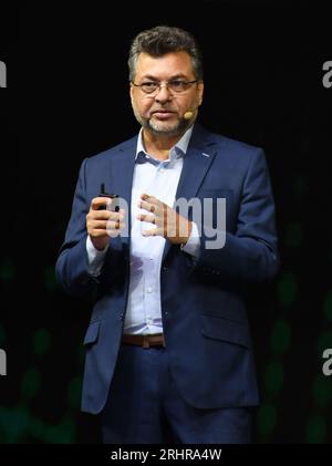 Mumbai, Indien. August 2023. Balbir Singh Dhillon, Head-Audi India, spricht während der Markteinführung von Audi e-tron sportback und suv-Elektroauto in Mumbai. Interessierte Kunden können Audi Q8 e-tron Elektroauto auf der Audi India Website und der App „myaudi Connect“ buchen. Quelle: SOPA Images Limited/Alamy Live News Stockfoto