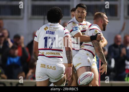 Wakefield, Großbritannien. August 2023. Be Well Support Stadium, Wakefield, West Yorkshire, 18. August 2023. Betfred Super League Wakefield Trinity vs Castleford Tigers Josh Griffin von Wakefield Trinity feiert den Versuch gegen Castleford Tigers Credit: Touchlinepics/Alamy Live News Stockfoto