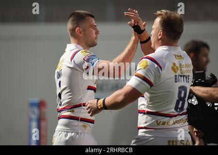 Wakefield, Großbritannien. August 2023. Be Well Support Stadium, Wakefield, West Yorkshire, 18. August 2023. Betfred Super League Wakefield Trinity vs Castleford Tigers Max Jowitt von Wakefield Trinity feiert den Versuch gegen Castleford Tigers Credit: Touchlinepics/Alamy Live News Stockfoto