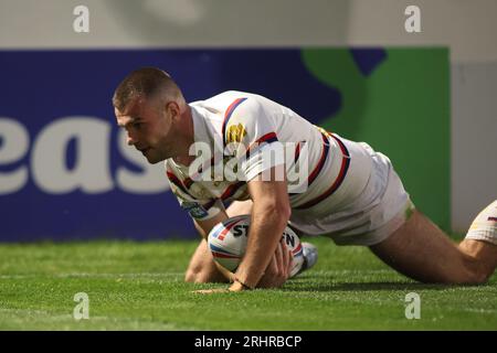 Wakefield, Großbritannien. August 2023. Be Well Support Stadium, Wakefield, West Yorkshire, 18. August 2023. Betfred Super League Wakefield Trinity vs Castleford Tigers Max Jowitt von Wakefield Trinity gewinnt den Versuch gegen Castleford Tigers Credit: Touchlinepics/Alamy Live News Stockfoto