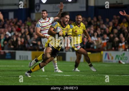 Wakefield, Großbritannien. August 2023. *VERSUCHEN SIE CASTLEFORD ** während des Super League Spiels zwischen Wakefield Trinity und Castleford in Belle Vue, Wakefield, UK am 18. August 2023. Foto von Simon Hall. Nur redaktionelle Verwendung, Lizenz für kommerzielle Nutzung erforderlich. Keine Verwendung bei Wetten, Spielen oder Veröffentlichungen eines einzelnen Vereins/einer Liga/eines einzelnen Spielers. Credit: UK Sports Pics Ltd/Alamy Live News Stockfoto