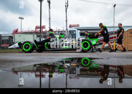 Nashville, TN, USA. August 2023. Crew-Mitglieder von Juncos Hollinger Racing Chevrolet bereiten ihr Rennauto für den Big Machine Music City Grand Prix in Nashville, TN, USA vor. (Bild: © Brandon K. Carter Grindstone Med/ASP) NUR REDAKTIONELLE VERWENDUNG! Nicht für kommerzielle ZWECKE! Stockfoto