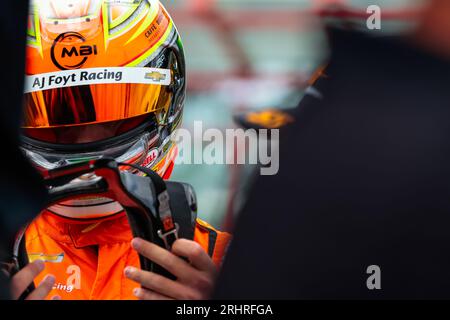 Nashville, TN, USA. August 2023. BENJAMIN PEDERSEN (R) (55) aus Kopenhagen, Dänemark, bereitet sich auf das Training für den Big Machine Music City Grand Prix in den Straßen von Nashville in Nashville vor. (Bild: © Brandon K. Carter Grindstone Med/ASP) NUR REDAKTIONELLE VERWENDUNG! Nicht für kommerzielle ZWECKE! Stockfoto