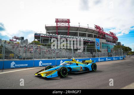Nashville, TN, USA. August 2023. Der INDYCAR-Fahrer DEVLIN DeFRANCESCO (29) aus Toronto, Kanada, reist während einer Trainingseinheit für den Big Machine Music City Grand Prix in den Straßen von Nashville in Nashville, TN, durch die Kurven. (Bild: © Brandon K. Carter Grindstone Med/ASP) NUR REDAKTIONELLE VERWENDUNG! Nicht für kommerzielle ZWECKE! Stockfoto