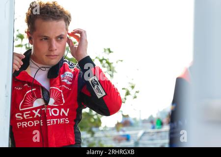 Nashville, TN, USA. Aug. 2023. Der INDYCAR-Fahrer SANTINO FERRUCCI (14) aus Woodbury, Connecticut, bereitet sich auf das Training für den Big Machine Music City Grand Prix in den Straßen von Nashville in Nashville vor. (Bild: © Brandon K. Carter Grindstone Med/ASP) NUR REDAKTIONELLE VERWENDUNG! Nicht für kommerzielle ZWECKE! Stockfoto