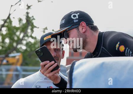 Nashville, TN, USA. Aug. 2023. ALEXANDER ROSSI (7) aus Nevada City, Kalifornien, bereitet sich auf das Training für den Big Machine Music City Grand Prix in den Straßen von Nashville in Nashville vor. (Bild: © Brandon K. Carter Grindstone Med/ASP) NUR REDAKTIONELLE VERWENDUNG! Nicht für kommerzielle ZWECKE! Stockfoto