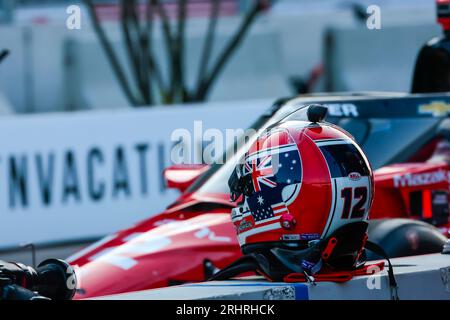Nashville, TN, USA. Aug. 2023. Der INDYCAR Series-Fahrer WILL POWER (12) aus Toowoomba, Australien, bereitet sich auf das Training für den Big Machine Music City Grand Prix in den Straßen von Nashville in Nashville vor. (Bild: © Brandon K. Carter Grindstone Med/ASP) NUR REDAKTIONELLE VERWENDUNG! Nicht für kommerzielle ZWECKE! Stockfoto