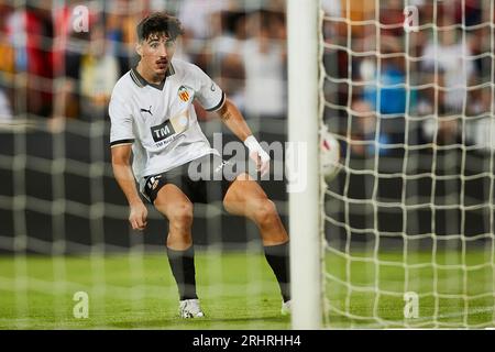 Valencia, Spanien. August 2023. Diego Lopez (Valencia CF, #16) reagiert während des LaLiga-Spiels zwischen Valencia CF und UD Las Palmas am 18. August 2023 in Mestalla in Valencia, Spanien. Quelle: Saolab/Alamy Live News Stockfoto