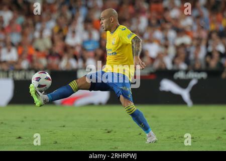 Valencia, Spanien. August 2023. Sandro Ramirez von UD Las Palmas während des Spiels La Liga zwischen Valencia FC und UD Las Palmas spielte am 18. August 2023 im Mestalla Stadium in Valencia, Spanien. (Foto: Jose Torres/PRESSINPHOTO) Credit: PRESSINPHOTO SPORTS AGENCY/Alamy Live News Stockfoto