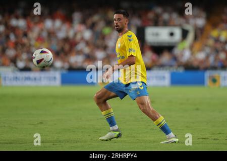 Valencia, Spanien. August 2023. Javi Munoz von der UD Las Palmas während des La-Liga-Spiels zwischen Valencia FC und UD Las Palmas spielte am 18. August 2023 im Mestalla Stadium in Valencia, Spanien. (Foto: Jose Torres/PRESSINPHOTO) Credit: PRESSINPHOTO SPORTS AGENCY/Alamy Live News Stockfoto