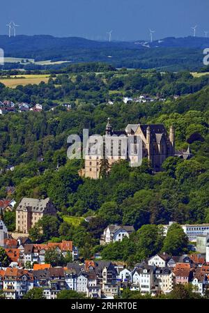 Blick auf das Marburger Schloss und die Altstadt, Deutschland, Hessen, Marburg an der Lahn Stockfoto