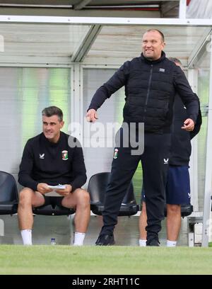 BetMcLean Oval, Belfast, Nordirland, Vereinigtes Königreich. August 2023. Sport Direct Premiership – Glentoran 1 Larne 2, Glentoran Manager Warren Feeney. Stockfoto