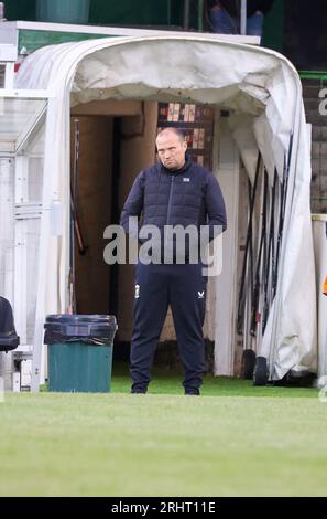 BetMcLean Oval, Belfast, Nordirland, Vereinigtes Königreich. August 2023. Sport Direct Premiership – Glentoran 1 Larne 2, Glentoran Manager Warren Feeney. Stockfoto